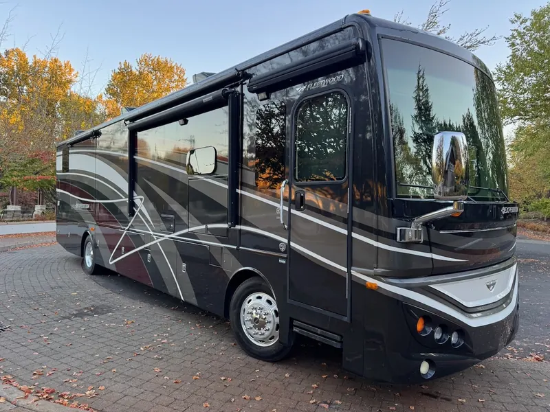 Exterior of the 2015 Fleetwood Expedition 38K